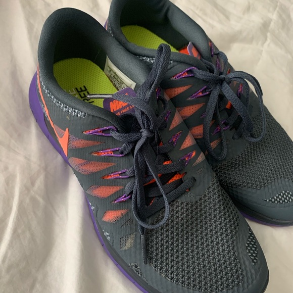 Nike shoes - Picture 1 of 2